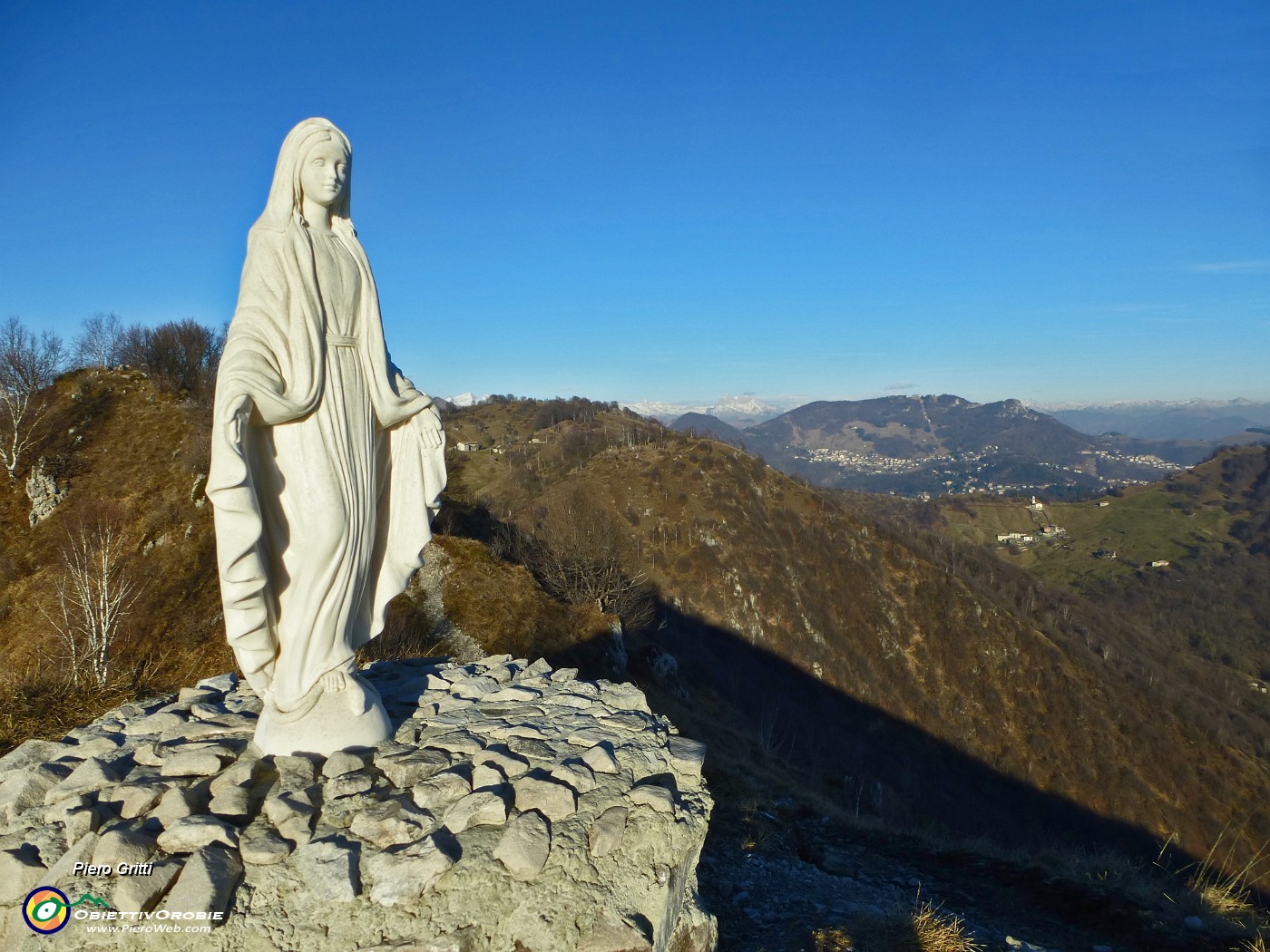 49 Madonnina del Costone (1195 m) del CAI Alzano 2015.JPG